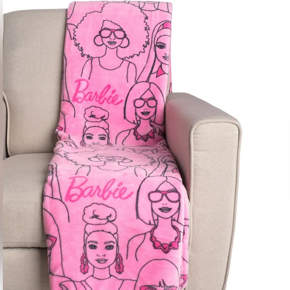 🩷🎀BARBIE Oversized Pink Barbie Print Logo Plush Blanket Throw / 50” x 70”